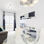 Cozy Overlooking Estepona's Marina! *