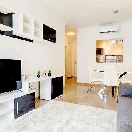 Cozy Overlooking Estepona's Marina! Apartman Estepona
