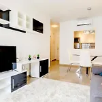Cozy Overlooking Estepona's Marina! Appartement Estepona