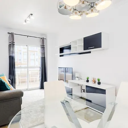 Cozy Overlooking Estepona's Marina! *