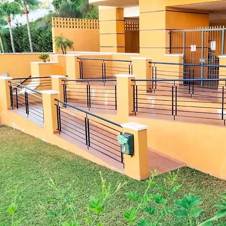 Cozy Overlooking Estepona's Marina! Daire *