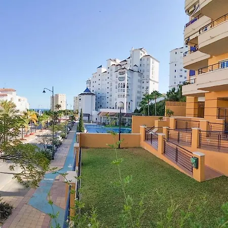 Cozy Overlooking Estepona's Marina! Daire Estepona