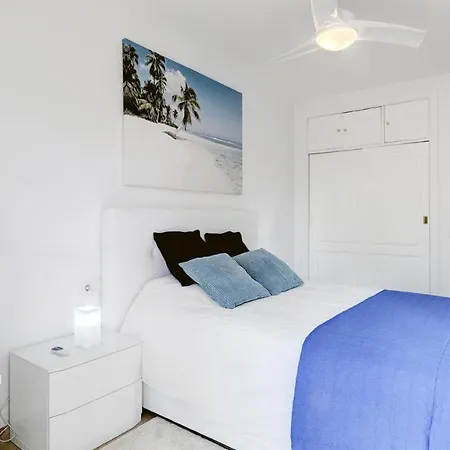 Cozy Overlooking Estepona's Marina! Daire