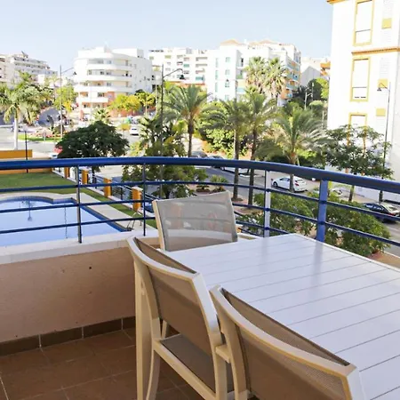 Cozy Overlooking Estepona's Marina! Daire *