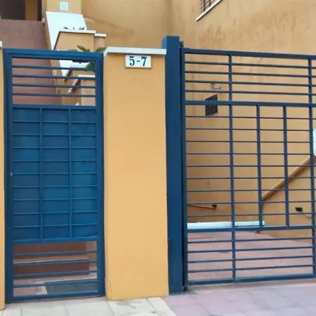 Daire Cozy Overlooking Estepona's Marina! Estepona