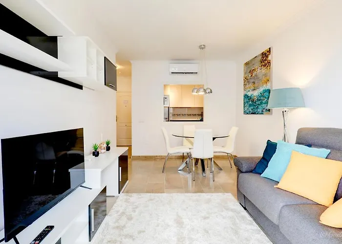 Cozy Overlooking Estepona's Marina! Estepona