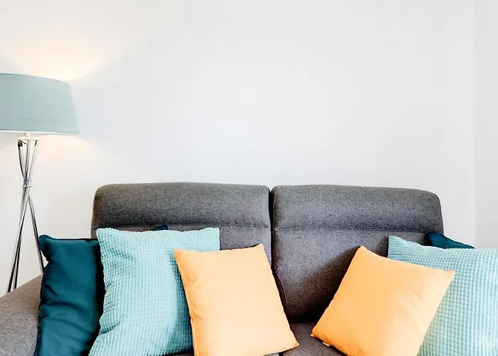 Cozy Overlooking Estepona's Marina!