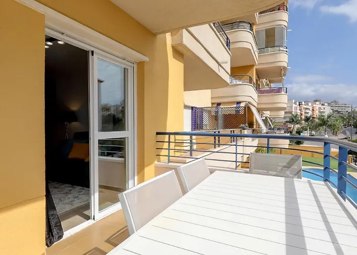 アパート Cozy Overlooking Estepona's Marina! エステポナ