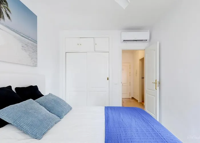 Cozy Overlooking Estepona's Marina! * エステポナ