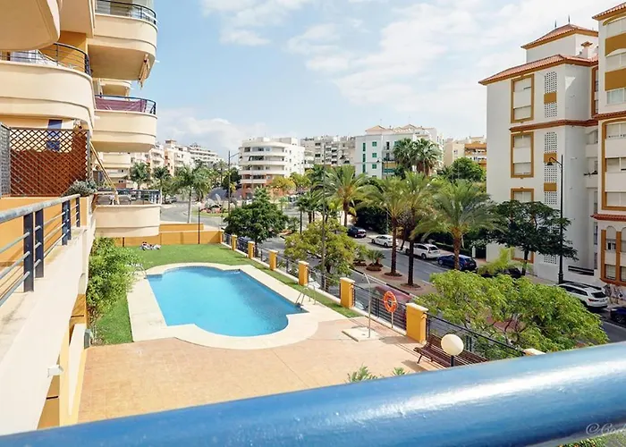 Apartment Cozy Overlooking Estepona's Marina!