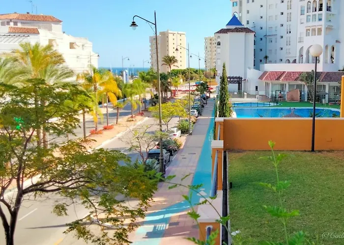 Apartment Cozy Overlooking Estepona's Marina!