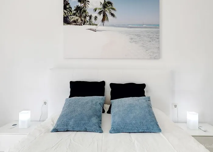 Cozy Overlooking Estepona's Marina!