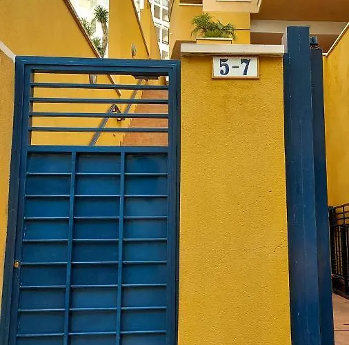 Cozy Overlooking Estepona's Marina!