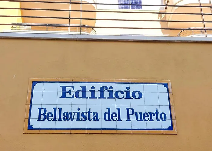 Cozy Overlooking Estepona's Marina!