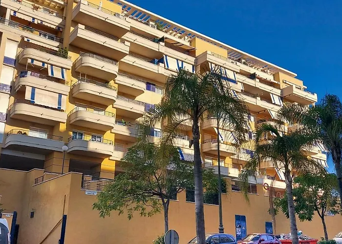 Cozy Overlooking Estepona's Marina! アパート エステポナ