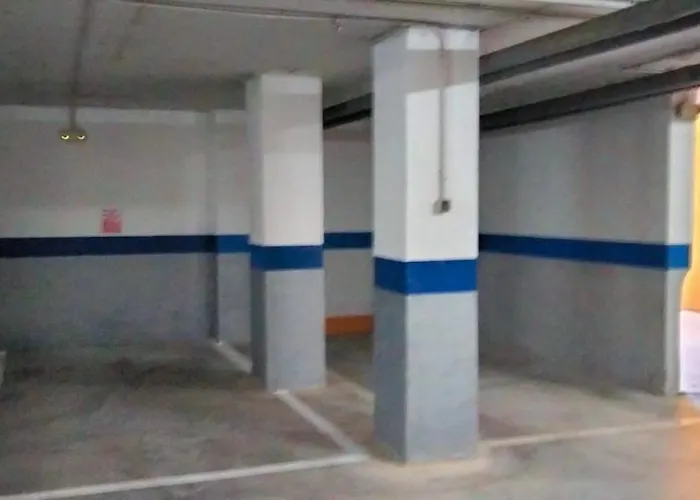 Cozy Overlooking Estepona's Marina! アパート エステポナ