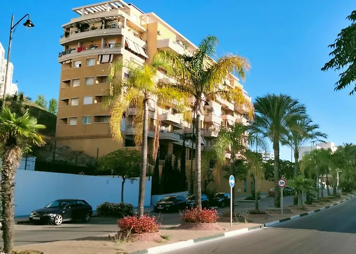 Cozy Overlooking Estepona's Marina! * エステポナ