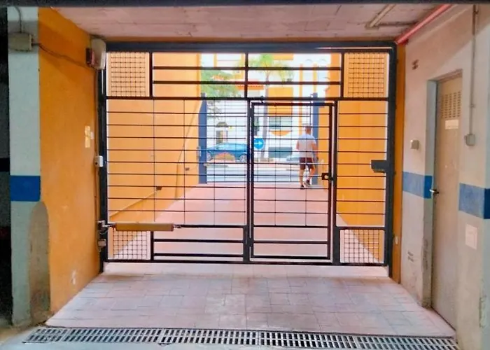 Cozy Overlooking Estepona's Marina!