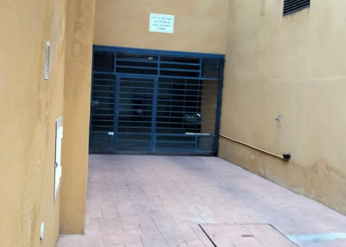 Cozy Overlooking Estepona's Marina! アパート