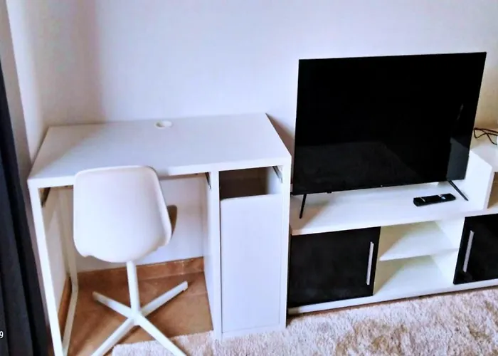 Cozy Overlooking Estepona's Marina! * エステポナ