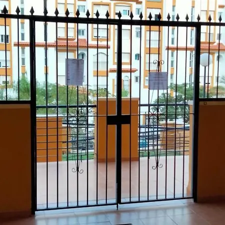 Cozy Overlooking Estepona's Marina!