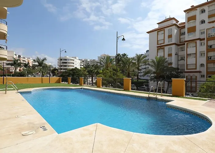 Cozy Overlooking Estepona's Marina! *