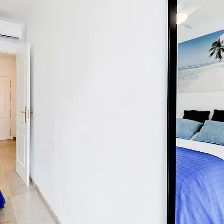 Cozy Overlooking Estepona's Marina! Apartament