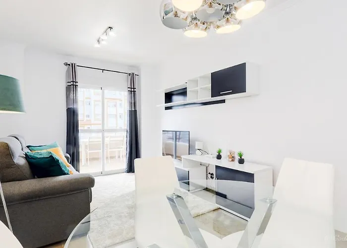 Cozy Overlooking Estepona's Marina! *