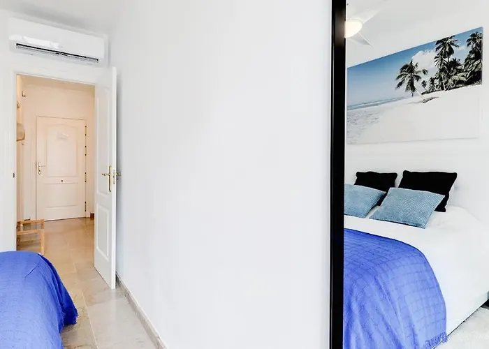 Cozy Overlooking Estepona's Marina! Daire