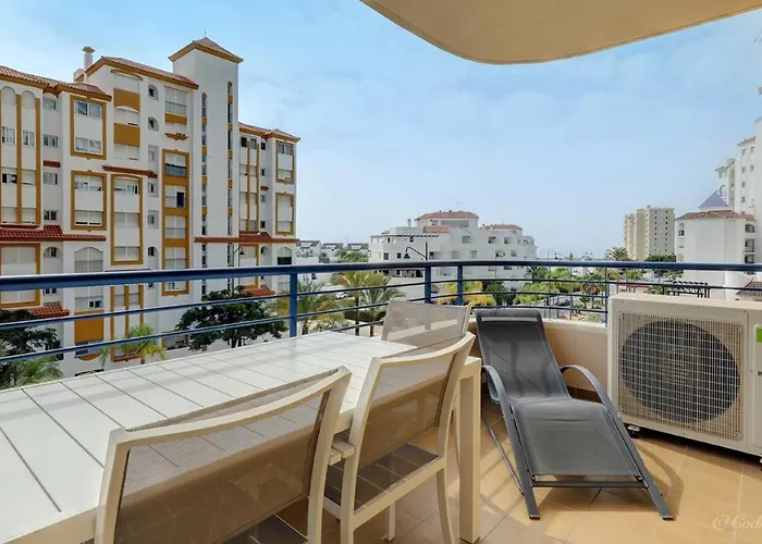 Daire Cozy Overlooking Estepona's Marina! Estepona