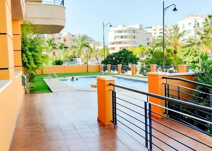 Cozy Overlooking Estepona's Marina! Daire